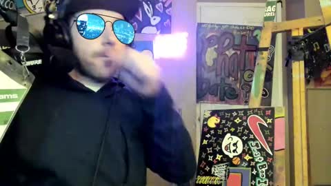 Snapshot of aceshadowz chatting on 10-03-25, 12:02 Mike online show from 10-03-25, 12:02