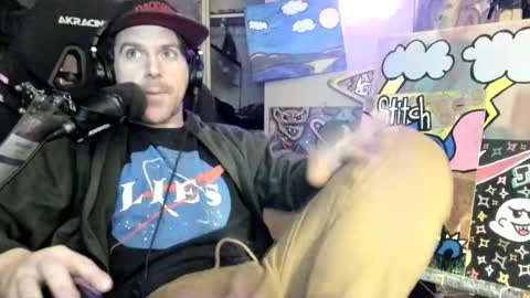 Snapshot of aceshadowz chatting on 12-05-25, 08:34 Mike online show from 12-05-25, 08:34