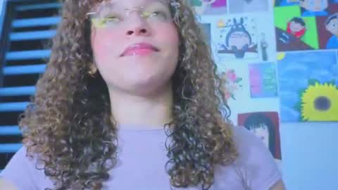 Snapshot of ada_gales_ chatting on 06-20-26, 05:32 Isa online show from 06-20-26, 05:32