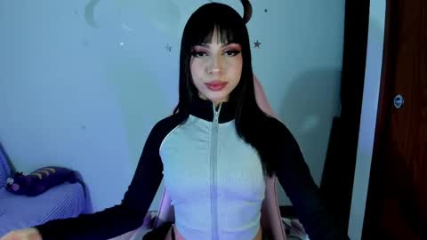 Snapshot of ada_luna01 chatting on 05-12-26, 08:00 online show from 05-12-26, 08:00