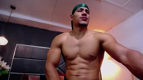 adam_fit19cm online show from 10-13-25, 01:55