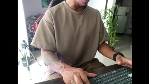 Snapshot of adam_valencia chatting on 06-25-26, 03:49 Adam Valencia online show from 06-25-26, 03:49