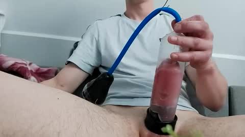 adamrr122 online show from 04-11-26, 02:10