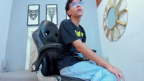 Adams Bobby online show from 04-01-26, 11:11