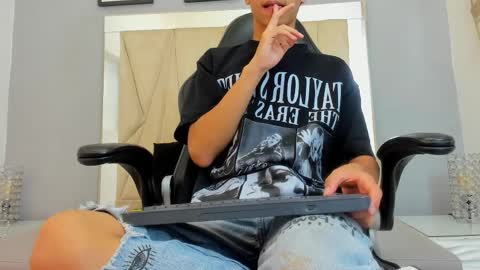 Adams Bobby online show from 04-07-26, 10:59