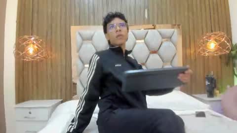 Snapshot of adams_bobby chatting on 06-18-26, 11:14 Adams Bobby online show from 06-18-26, 11:14
