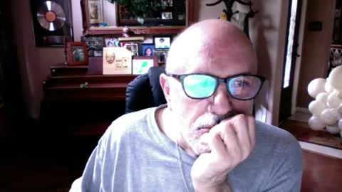 Snapshot of add_me_2 chatting on 06-11-26, 07:01 add_me_2 online show from 06-11-26, 07:01