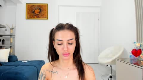 Snapshot of addictive_t chatting on 12-23-24, 12:35 Tori online show from 12-23-24, 12:35