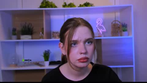 Snapshot of adel_bee chatting on 09-17-25, 07:26 u love online show from 09-17-25, 07:26