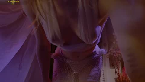 Snapshot of adelaidegilber_ chatting on 07-04-26, 07:53 Adel online show from 07-04-26, 07:53