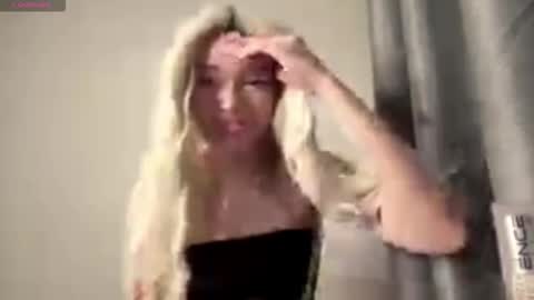 Snapshot of adelaidestuever chatting on 02-19-26, 03:30 Silena online show from 02-19-26, 03:30