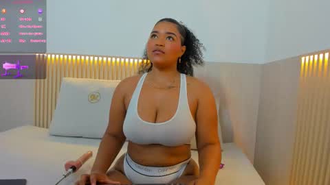 Snapshot of adelaine_brow chatting on 11-11-25, 03:28 Adelaine Brow online show from 11-11-25, 03:28