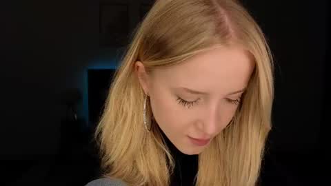 Snapshot of adele_armas chatting on 06-17-26, 08:54 Adele online show from 06-17-26, 08:54