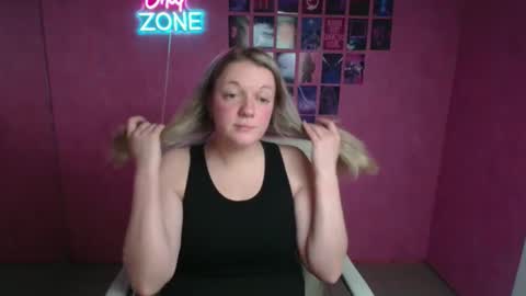 Adele online show from 11-26-25, 07:15