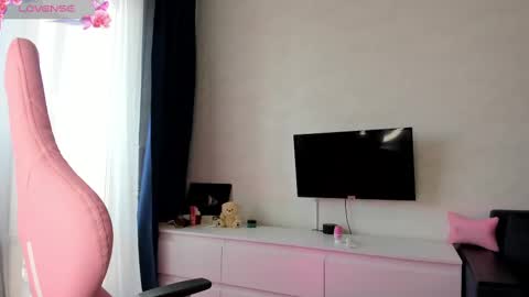 Adele online show from 02-25-25, 05:41