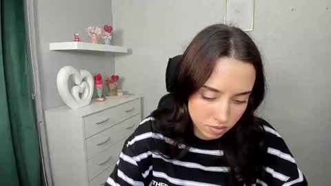 Adele online show from 03-26-26, 06:41