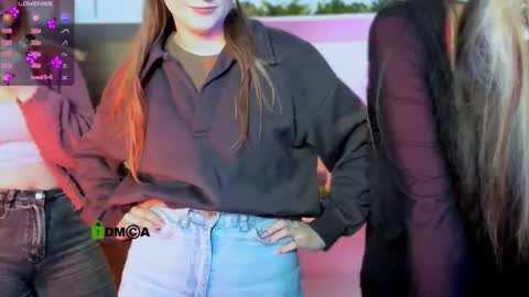 Snapshot of adeli_di chatting on 11-12-25, 12:27 all three for u online show from 11-12-25, 12:27