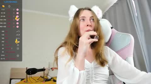 Adelina online show from 10-31-25, 08:48