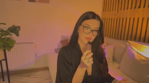 Adelinaacute online show from 10-16-25, 10:49