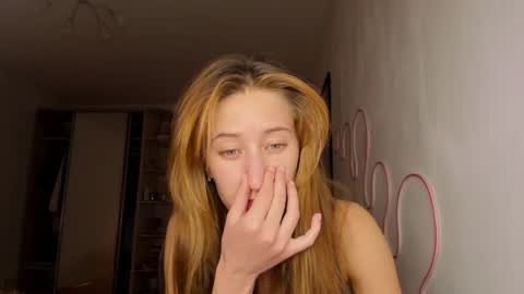 Snapshot of adellqueen chatting on 05-11-26, 09:45 Adell online show from 05-11-26, 09:45