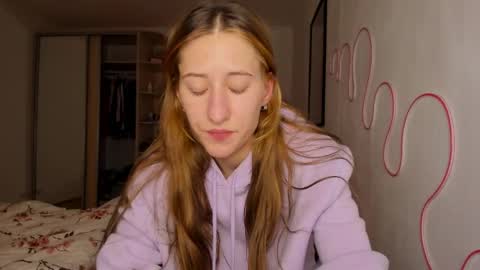 Snapshot of adellqueen chatting on 05-17-26, 09:44 Adell online show from 05-17-26, 09:44