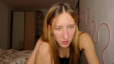 Snapshot of adellqueen chatting on 05-20-26, 09:43 Adell online show from 05-20-26, 09:43