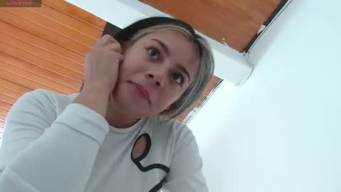 Snapshot of adhara_montiel_ chatting on 07-12-26, 06:43 Adhara Montiel online show from 07-12-26, 06:43