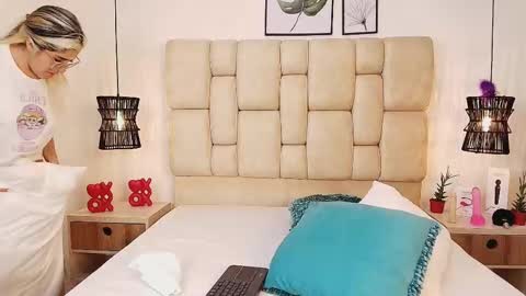 AdharaSmithh online show from 02-25-25, 08:41