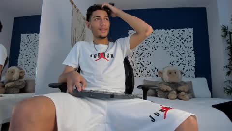 adonis_wb online show from 11-05-25, 08:42