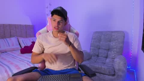 ADRIAN online show from 04-08-26, 06:52