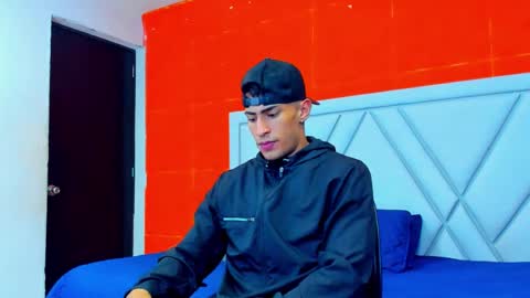   online show from 10-11-25, 06:06