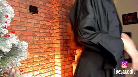 Snapshot of adriana_allen chatting on 12-24-24, 01:59 Adri online show from 12-24-24, 01:59