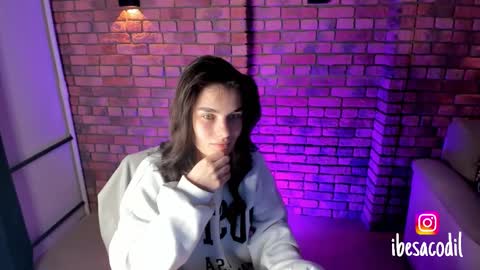 Snapshot of adriana_allen chatting on 01-17-25, 10:01 Adri online show from 01-17-25, 10:01