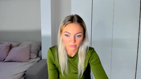 Snapshot of adriana_coy_ chatting on 05-16-26, 06:21 Adriana online show from 05-16-26, 06:21