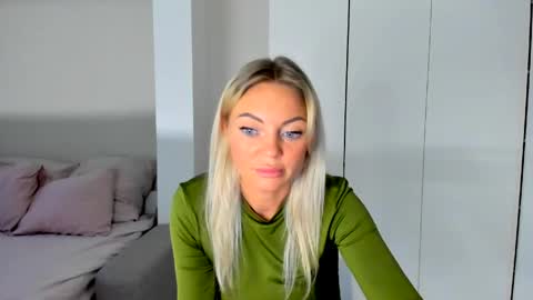 Snapshot of adriana_coy_ chatting on 05-16-26, 06:43 Adriana online show from 05-16-26, 06:43