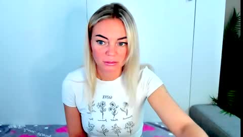 Snapshot of adriana_coy_ chatting on 06-10-26, 11:09 Adriana online show from 06-10-26, 11:09