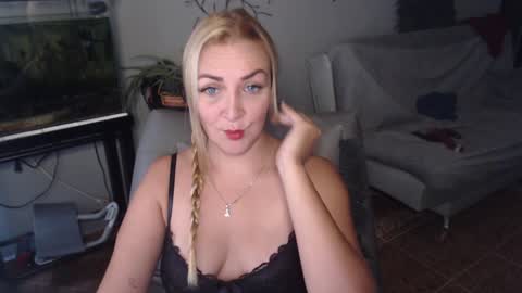 Adriana Paredes  online show from 01-31-25, 11:56