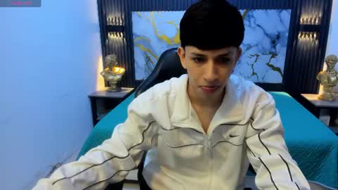 Snapshot of adrianfranko chatting on 06-19-26, 01:48 Adrian Franco online show from 06-19-26, 01:48