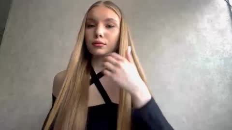 Caroline online show from 03-24-26, 12:21
