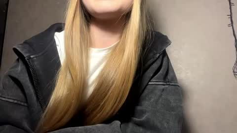 Caroline online show from 04-28-26, 04:23