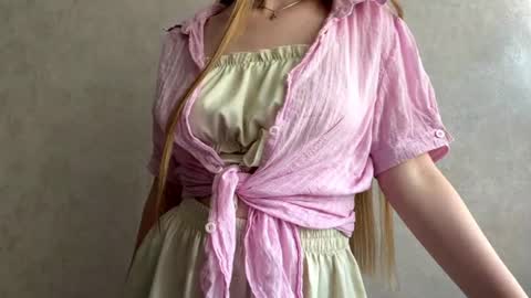 Snapshot of adriannemuldowney chatting on 07-01-26, 02:51 Caroline online show from 07-01-26, 02:51