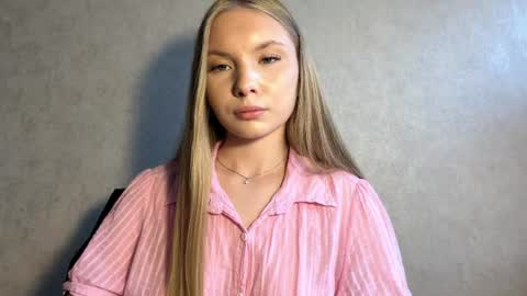 Snapshot of adriannemuldowney chatting on 08-03-26, 03:16 Caroline online show from 08-03-26, 03:16