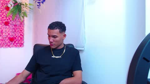 adriel_and_risitos_ online show from 09-18-25, 06:15