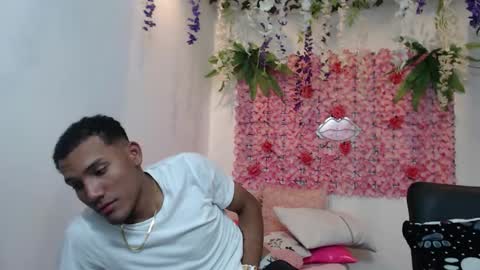 adriel_and_risitos_ online show from 09-20-25, 05:30