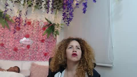 adriel_and_risitos_ online show from 09-22-25, 05:42