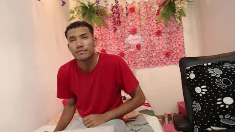 adriel_and_risitos_ online show from 09-24-25, 09:34
