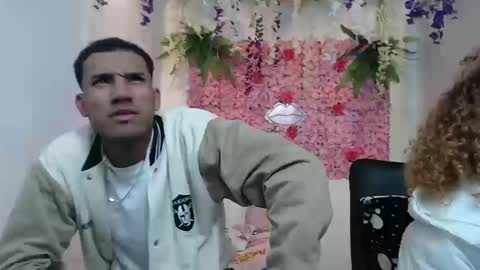 adriel_and_risitos_ online show from 09-25-25, 03:43