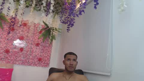 adriel_and_risitos_ online show from 09-30-25, 12:48