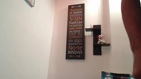 adriel_and_risitos_ online show from 10-05-25, 05:50