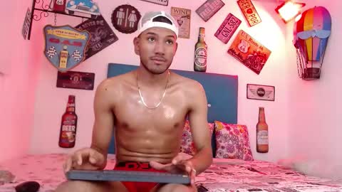 adriel_and_risitos_ online show from 10-06-25, 03:48